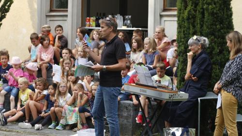 In quist’occasiun da la festa da stà ha il president Patric Collet rendü attent a las ideas da l'Uniun Rumantscha Cuoira (fotografia: Uniun Rumantscha Cuoira).