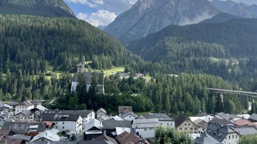 Il cumün da Scuol nun ha amo mai surgni daplü fits d’aua co l’on scuors. Adonta da quai sto la suprastanza  cumünala priorisar las investiziuns (fotografia: Fadrina Hofmann).
