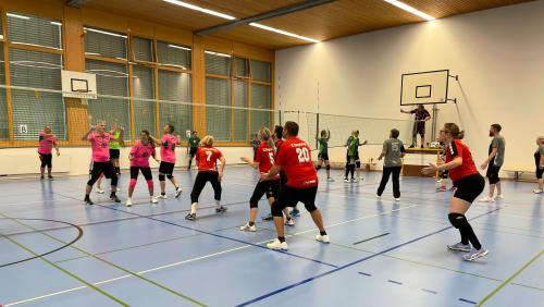 Seit 1991 findet jedes Jahr das Indiaca Turnier in Scuol statt. Foto: Ursula Grimbichler