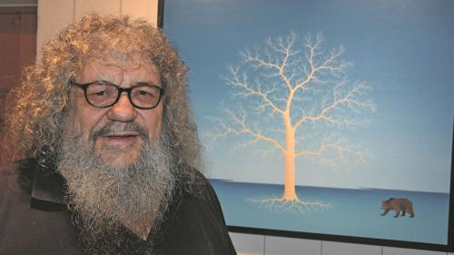 L’artist Otmar Derungs (1953–2023), ün artist ed original da Strada (fotografia: Nicolo Bass).