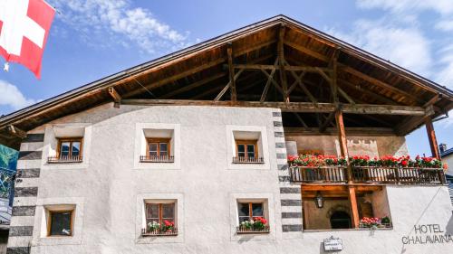 Daspö il 2022 ha l’hotel da tradiziun sül Plaz Grond a Müstair nouvs gestiunaris (fotografia: Jon Duschletta).