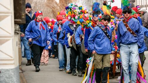 Impressionen vom Chalandamarz-Umzug in Zernez. Foto: Jon Duschletta

