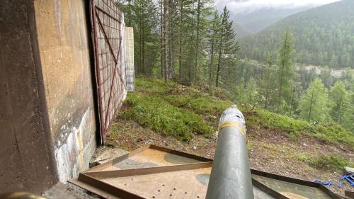 Die Waffen der Festung sind auf die Panzersperre an der Ofenpassstrasse gerichtet.		
Foto: z. Vfg.