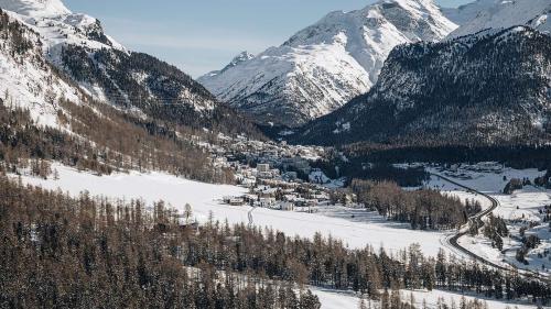 Die aktuelle Wintersaison kann hinsichtlich der Logiernächte als positiv betrachtet werden. Foto: ESTM / Fabian Gattlen