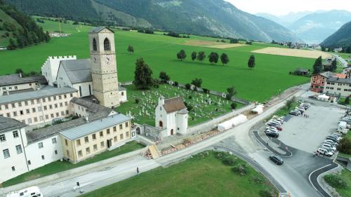 Dal 2020 es gnü perscrutà il traget da la via maistra in direcziun cunfin (fotografia: mad).