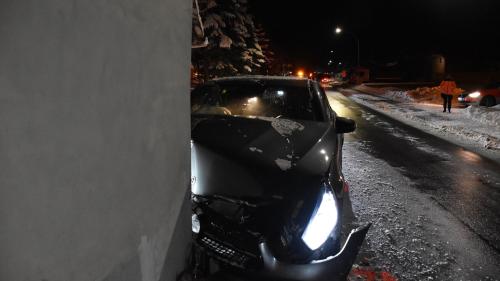 Die Lenkerin verletzte sich nur leicht. Foto: Kantonspolizei Graubünden
