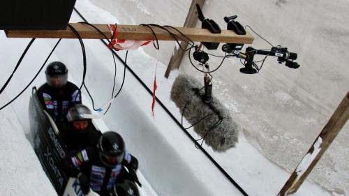 Vier bis sechs Kilometer Kabel müssen entlang der Bobbahn verlegt werden. Foto: Julia Biffi