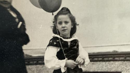 Die kleine Ida in Engadiner Tracht. Foto: Familienarchiv Ida Zisler