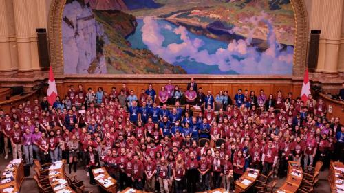 Einmal im Jahr nimmt die junge Generation den Nationalratssaal in Bern in Beschlag. Foto: Lilly Härri 
