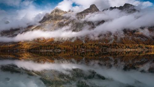 Herbstliche Morgenstimmung über den Engadiner Seen. Foto: Filip Zuan