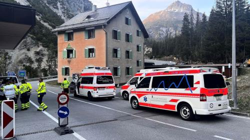 Pro’l exercizi dal cas serius davant ed i’l tunnel dal Munt La Schera han tut part organisaziuns da salvamaint e da pumpiers (fotografia: OEE SA).