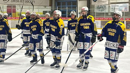 Sie Spieler des CdH Engiadina gewinnen das sechste Spiel in Serie (Foto: Nicolo Bass).