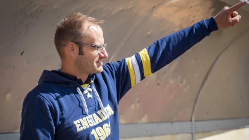 Der Trainer des CdH Engiadina, Benny Wunderer, gibt die Verantwortung für die erste Mannschaft ab und widmet sich in Zukunft vollumfänglich dem Nachwuchs (Foto: Daniel Zaugg).