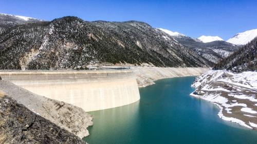 Spätestens 2050 läuft auch die Konzession der Engadiner Kraftwerke AG aus. Im Bild die Staumauer Punt dal Gall. Archivfoto: Jon Duschletta