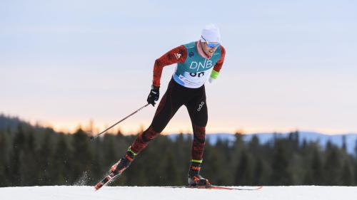Am Dienstag hat der Para-Sportathlet Luca Tavasci das Langstreckenrennen auf 20 Kilometer mit nur einem Stock bestritten und den 12. Rang erreicht. Sein nächstes Ziel: die Paralympics in Peking im März. Foto: Goran Basic