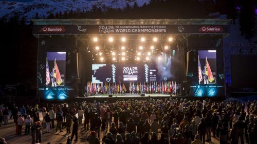 Am Mittwochabend wurde die Freestyle-WM offiziell eröffnet. Fotos: Phil Gale / FIS Freestyle WCS25
