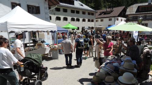 Il marchà da S-charl ha pudü avair lö cun ora da bellezza (fotografia: Benedict Stecher).