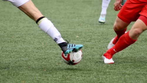 Celerina gibt Punkte ab, Bregaglia holt den ersten Dreier, Valposchiavo verliert und die Lusitanos feiern einen Kontersieg. Foto: Emma Benedict, Unsplash