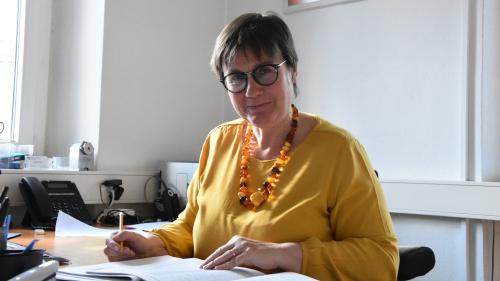 Aita Zanetti es daspö bundant 100 dis in uffizi sco capo cumünal da Scuol (fotografia: Nicolo Bass).