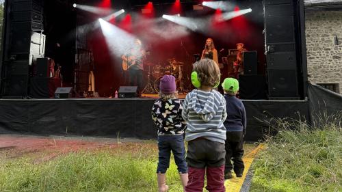 Keiner zu klein, um Musikfan zu sein. Foto: Fadrina Hofmann