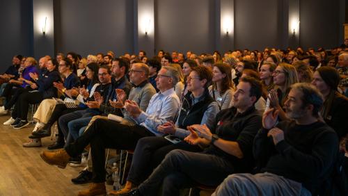 Blick ins Publikum beim vorweihnachtlichen Winter Kick-off.  		Foto: Engadin Tourismus