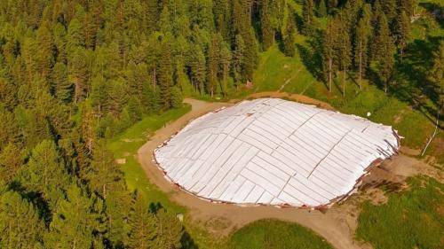 Die Schneekonserve bei der Olympiaschanze. Foto:Marco Rogantini