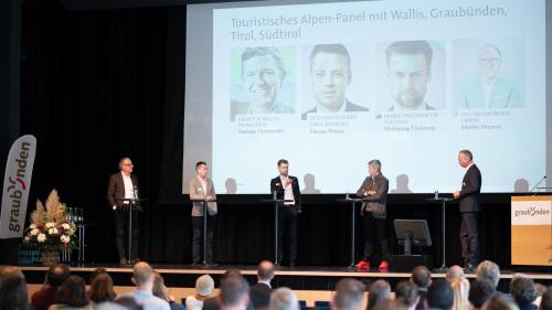 Touristiker und Experten tauschten sich am Donnerstag aus zu Fragen wie: Von wo kommt man her und wie geht es weiter?	Foto: Graubünden Tourismus