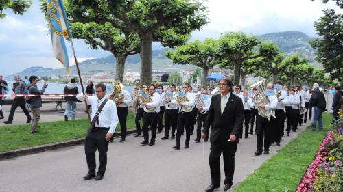 Üna fuormaziun engiadinaisa a tut part dal 2016 a la Festa da musica federala a Montreux. Actualmaing tscherchan ils iniziants musicantas e musicants per as partecipar eir a la Festa da musica federala a Bienna (fotografia: archiv PL).