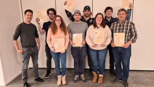 Las partecipantas ed ils partecipants dal cuors fundamental da dirigent cun lur magister Fabio Pola (a schnestra) (fotografia: Reto Mayer).