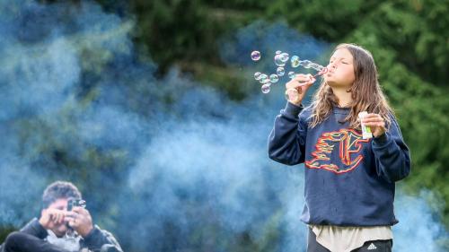 Rund 100 Kinder und Jugendliche waren am Open Air Chapella. Foto: Jon Duschletta