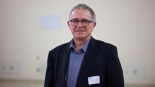 Jachen Gaudenz es respunsabel per la gestiun ed il mantegnimaint da l’ouvra. Davo 40 ons pro la OEE va el uossa in pensiun (fotografia: Michael Steiner).