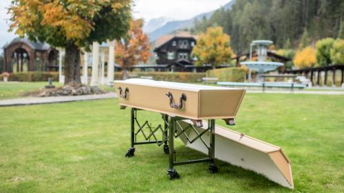 Dumeng Spiller hat surdat seis affar da sepultüra in nouvs mans. 			fotografia: Mayk Wendt