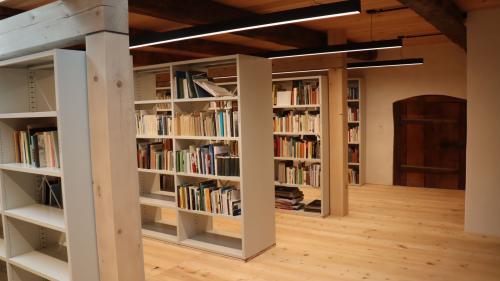 Ün sguard illas nouvas localiteds illa Chesa Planta Suot a Zuoz, chi’s rechattan per granda part in l’anteriur talvo (fotografia: Martin Camichel).