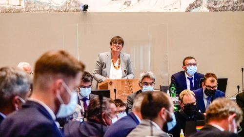 Die Standespräsidentin Aita Zanetti während ihrer Ansprache zum Start der Oktobersession. Foto: Jon Duschletta