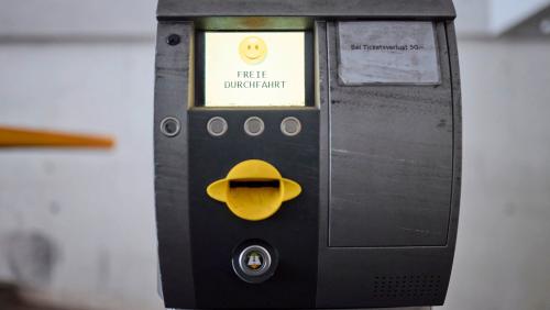 Ün bainvgnü allegraivel entrond illa garascha suotterrana – grazcha ad üna barriera filantropa (fotografia: Michael Steiner).