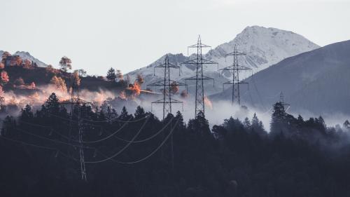 Swissgrid ist die Schweizer Netzbetreiberin. Auch die Albula-380-kV-Höchstspannungsleitung ist Teil des Übertragungsnetzes. Foto: Swissgrid