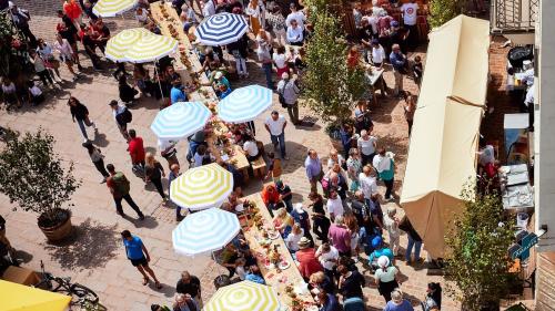 Das Dorfzentrum von St. Moritz wird zum Ort der Begegnung und des Genusses. Foto: Fabian Gattlen