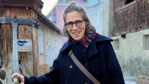 Gabrielle Susan Rüetschi hat in Scuol ihre literarische Heimat gefunden. Foto: Fadrina Hofmann