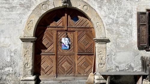 Das Plakat bleibt ein wichtiges Wahlkampfmittel, vor allem auf regionaler und kantonaler Ebene. Foto: Fadrina Hofmann