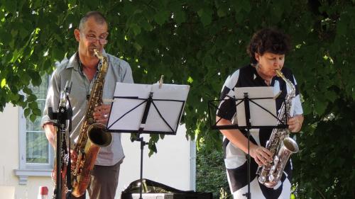 Ün dals puncts culminants a la Festa da stà a Nairs es stat il concert da Tommy Meier e Co Streiff (fotografia: Benedict Stecher).