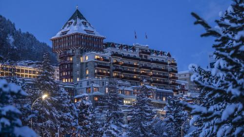 Badrutt's Palace in St. Moritz gilt als Skiresort der Extraklasse. Foto: Daniel Zaugg