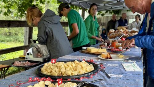 Impressionen vom 1. August-Brunch in San Jon. Foto: Fadrina Hofmann