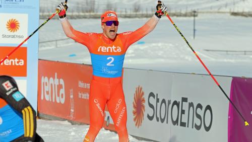 Roman Alders Freude über seinen dritten Platz ist riesig. Foto: Claes-Tommy Herland