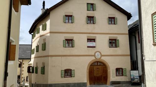 Mit der Lockerung des Zweitwohnungsgesetzes gerät der Erstwohnungsmarkt noch stärker unter Druck. Foto: Fadrina Hofmann