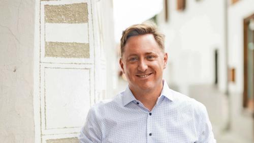 Dario Giovanoli es president da la cumischiun da planisaziun dal cumün da Scuol (fotografia: Mayk Wendt).