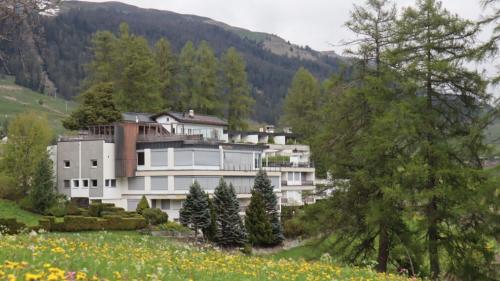 L’Hotel Paradies a Ftan es serrà daspö duos ons. In lündeschdi vain la populaziun da Scuol orientada davart adattamaints da la zona d’hotel in connex cun ün proget concret (fotografia: Martin Camichel).