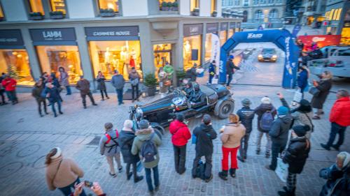 Einfahrt des Lagonda in St.Moritz.      Foto: Dan Zaugg