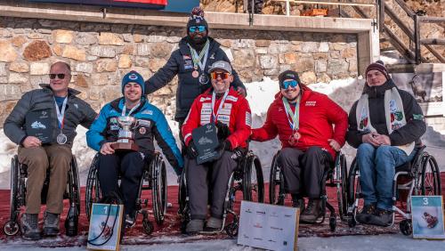 Die Parasportler zeigten über zwei Tage hinweg eindrucksvolle Leistungen. Auf dem Foto sind die ersten sechs Platzierten mit dem Sieger Flavio Menardi (zweiter von links) zu sehen. Foto: IBSF