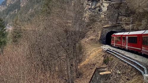 «Einfach aus dem Fenster zu schauen, die Umwelt wahrzunehmen und die Sinne intensiv zu reizen – mit Kaffee und Musik – ist der beste Zeitgebrauch», hat Valentina Baumann für sich entschieden. Foto: Valentina Baumann

