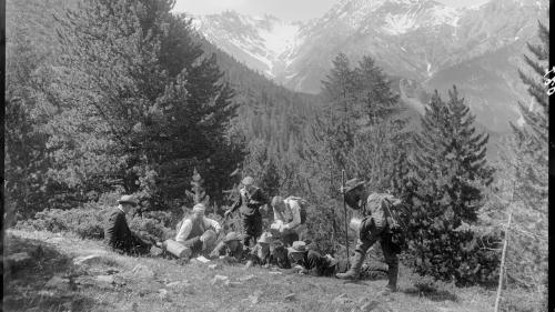 Botaniker am Werk: Carl Schröter (links) und Kollegen im Jahr 1920. Foto: ETH-Bibliothek Zürich, Bildarchiv / Hs_1360–0433-F